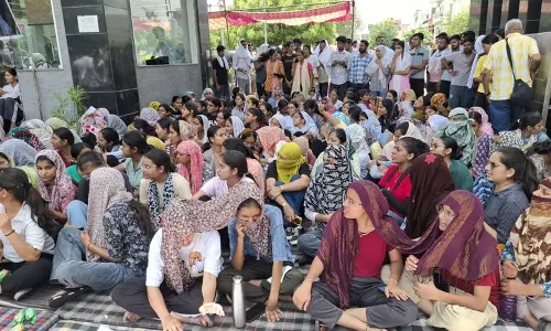 Haryana : एचएयू रजिस्ट्रार और सुरक्षा अधिकारी पर छात्रों पर हमला करने का मामला दर्ज Haryana : एचएयू रजिस्ट्रार और सुरक्षा अधिकारी पर छात्रों पर हमला करने का मामला दर्ज