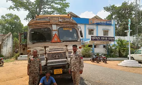 20 टन अवैध कबाड़ लदा ट्रक पकड़ाया, चालक गिरफ्तार