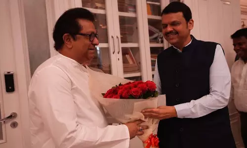 महाराष्ट्र के CM ने मुंबई के ताज लैंड्स एंड होटल में मनसे प्रमुख से मुलाकात की महाराष्ट्र के CM ने मुंबई के ताज लैंड्स एंड होटल में मनसे प्रमुख से मुलाकात की