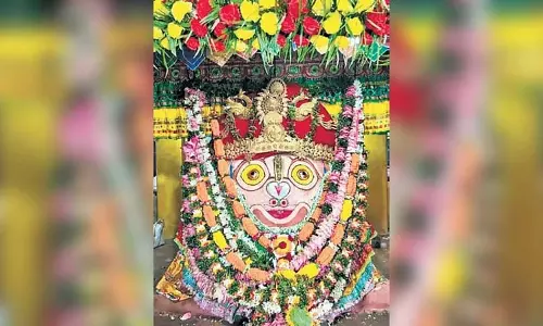 स्नान पूर्णिमा के लिए श्रद्धालु Odisha के नेमालो में पद्मबाण पीठ में एकत्र हुए