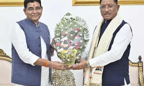 अपने जन्मदिन पर CM विष्णुदेव साय से मिले मंत्री टंकराम वर्मा अपने जन्मदिन पर CM विष्णुदेव साय से मिले मंत्री टंकराम वर्मा