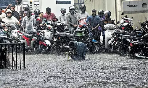 Telangana : भारी बारिश से राजधानी जलमग्न!