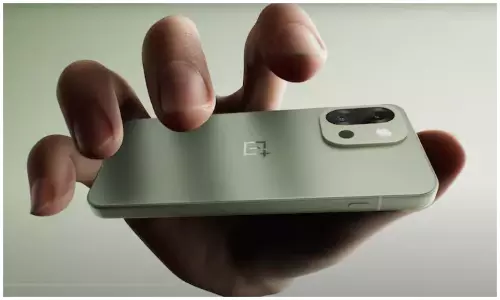 Snapdragon 8 Elite प्रोसेसर और दमदार कैमरे के साथ लॉन्च हुआ OnePlus 13s Snapdragon 8 Elite प्रोसेसर और दमदार कैमरे के साथ लॉन्च हुआ OnePlus 13s