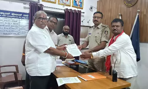 पुलिस अधिकारी पर हाथ उठाने की घटना: सिद्धारमैया के खिलाफ शिकायत पुलिस अधिकारी पर हाथ उठाने की घटना: सिद्धारमैया के खिलाफ शिकायत