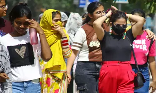 Delhi-एनसीआर में भीषण गर्मी से लोग परेशान, IMD ने जारी किया रेड अलर्ट Delhi-एनसीआर में भीषण गर्मी से लोग परेशान, IMD ने जारी किया रेड अलर्ट