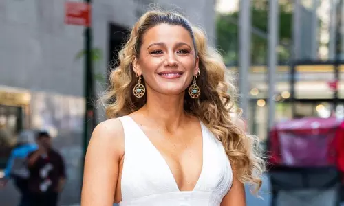 Blake Lively ने समझौता करने से इंकार कर दिया Blake Lively ने समझौता करने से इंकार कर दिया