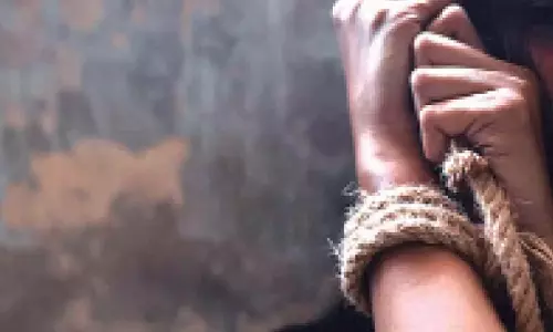 MP में नाबालिग से सामूहिक बलात्कार: कांग्रेस ने कहा कि मामले को दबाया जा रहा है MP में नाबालिग से सामूहिक बलात्कार: कांग्रेस ने कहा कि मामले को दबाया जा रहा है