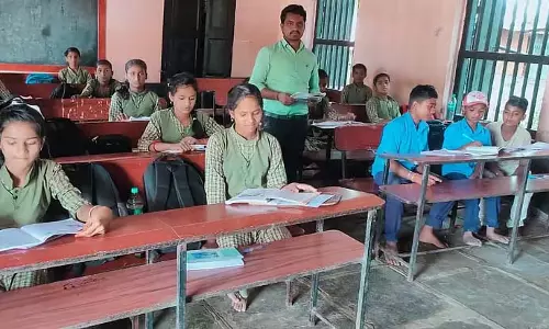 सरकारी स्कूल को बचाने का लक्ष्य: दाखिला मिलने पर 1,111 रुपये जमा कराएं सरकारी स्कूल को बचाने का लक्ष्य: दाखिला मिलने पर 1,111 रुपये जमा कराएं