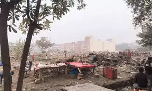 Vasundhara: आवास विकास परिषद की टीम ने वसुंधरा में ढहाया अवैध निर्माण Vasundhara: आवास विकास परिषद की टीम ने वसुंधरा में ढहाया अवैध निर्माण