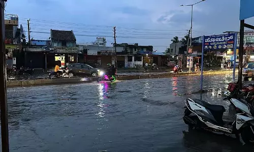 बेंगलुरू में बारिश: सड़कों पर पानी, यातायात बाधित