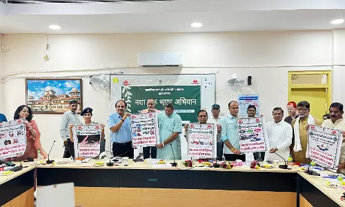 Jhalawar: नशामुक्ति जागरूकता से संबंधित पोस्टर एवं प्रचार सामग्री का किया विमोचन Jhalawar: नशामुक्ति जागरूकता से संबंधित पोस्टर एवं प्रचार सामग्री का किया विमोचन
