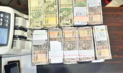Hubballi में 1.87 करोड़ रुपये की नकली मुद्रा जब्त की गई Hubballi में 1.87 करोड़ रुपये की नकली मुद्रा जब्त की गई