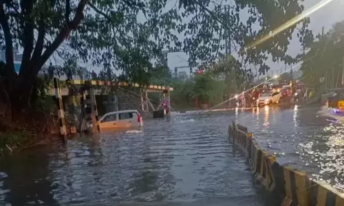 भारी बारिश के बाद पश्चिमी Hyderabad में बाढ़ आ गई