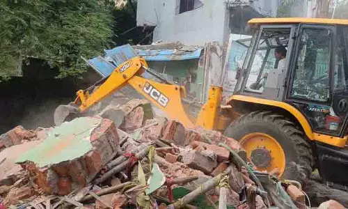 हाइड्रा ने Banjara Hills में नाले पर अतिक्रमण हटाया