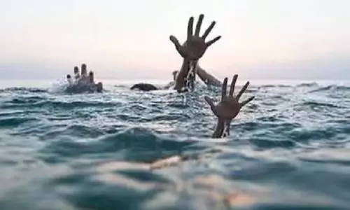 Kanpur: आस्था पर भारी पड़ी लापरवाही, गंगा में डूबे दो श्रद्धालु Kanpur: आस्था पर भारी पड़ी लापरवाही, गंगा में डूबे दो श्रद्धालु