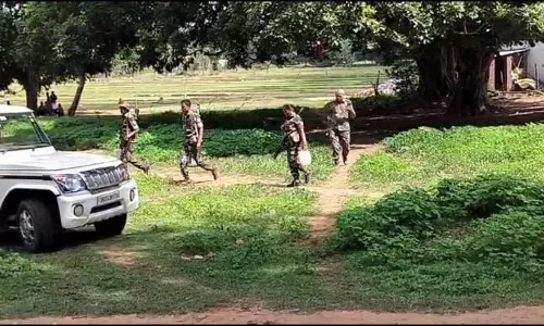 Gumla: अवैध शराब के खिलाफ कार्रवाई, महुआ शराब जब्त, दो गिरफ्त में Gumla: अवैध शराब के खिलाफ कार्रवाई, महुआ शराब जब्त, दो गिरफ्त में