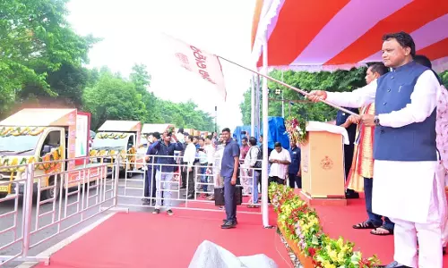 ओडिशा में BJP सरकार की पहली वर्षगांठ पर CM ने विकास वाहन को हरी झंडी दिखाई