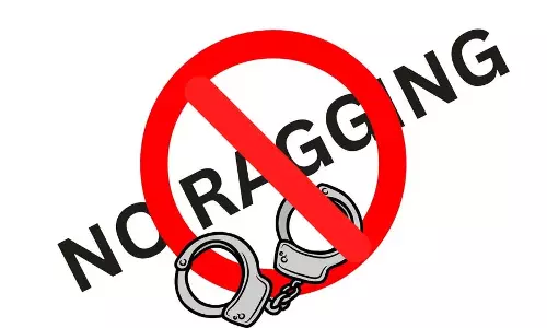 UGC ने एंटी-रैगिंग अंडरटेकिंग जमा न करने पर 89 संस्थानों को नोटिस जारी किया UGC ने एंटी-रैगिंग अंडरटेकिंग जमा न करने पर 89 संस्थानों को नोटिस जारी किया