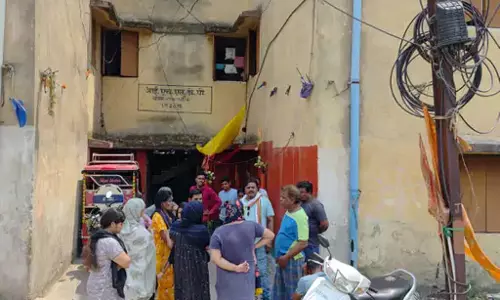 निगम आवासों से अवैध कब्जा हटाने की कार्रवाई जारी