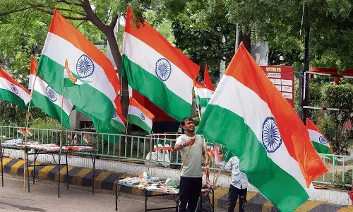 तिरंगे के अपमान के विरोध में ABVP कार्यकर्ताओं ने भाजपा की बैठक में धावा बोला तिरंगे के अपमान के विरोध में ABVP कार्यकर्ताओं ने भाजपा की बैठक में धावा बोला