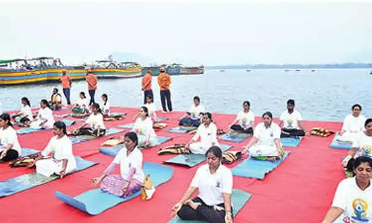 Andhra: नावों पर योग करके विश्व रिकॉर्ड बनाया गया