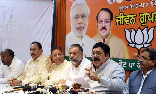 उपचुनाव के अंतिम चरण में BJP ने ‘डबल इंजन सरकार’ की वकालत की उपचुनाव के अंतिम चरण में BJP ने ‘डबल इंजन सरकार’ की वकालत की