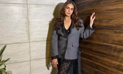 नई तस्वीरों में दिखा हुमा कुरैशी का फुल बॉस अटिट्यूड और बोल्ड लुक नई तस्वीरों में दिखा हुमा कुरैशी का फुल बॉस अटिट्यूड और बोल्ड लुक