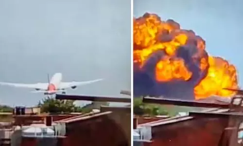 Air India विमान दुर्घटना के पीड़ितों के चिंतित परिवार अहमदाबाद अस्पताल के बाहर एकत्र हुए