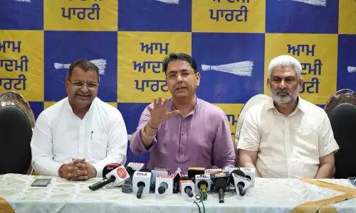 Ludhiana (पश्चिम) उपचुनाव, आप के दिग्गजों ने प्रतिद्वंद्वियों पर निशाना साधा Ludhiana (पश्चिम) उपचुनाव, आप के दिग्गजों ने प्रतिद्वंद्वियों पर निशाना साधा