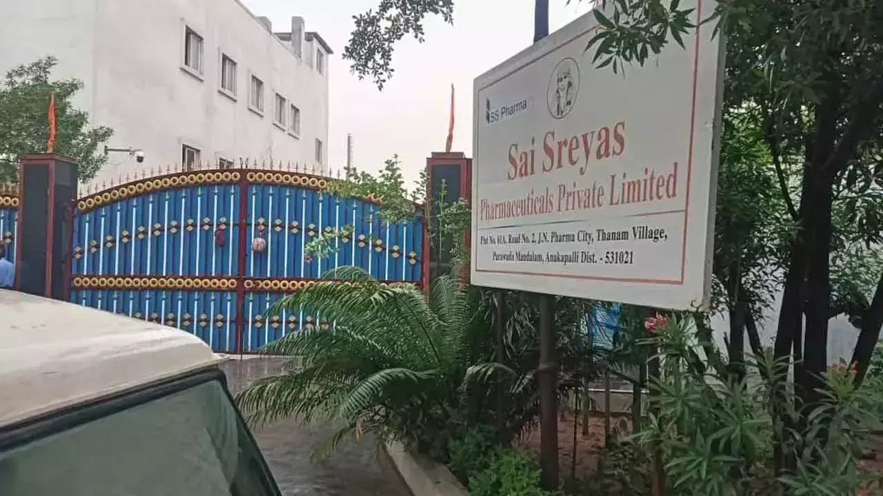 Andhra: फार्मा सिटी, परवाड़ा में गैस रिसाव से दो की मौत, एक की हालत गंभीर Andhra: फार्मा सिटी, परवाड़ा में गैस रिसाव से दो की मौत, एक की हालत गंभीर