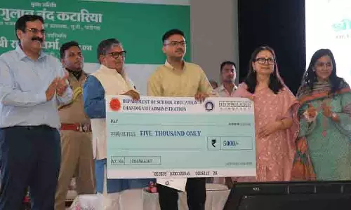 Chandigarh: सरकारी स्कूलों के कक्षा 12 के 237 मेधावी विद्यार्थियों को सम्मानित किया