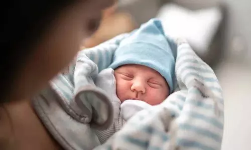 गर्भवती महिला ने ट्रेन के डिब्बे में बच्चे को दिया जन्म.. मां और बच्चा सुरक्षित