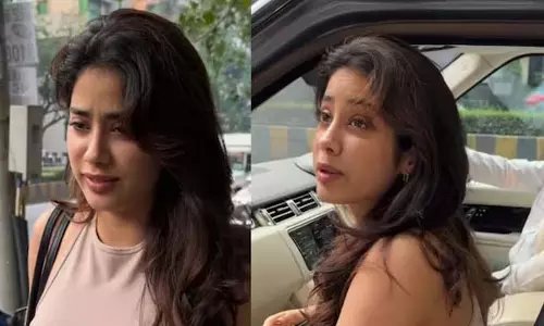 Celeb Goals : जान्हवी कपूर ने पैपराज़ी को कहा सबसे प्यारा अलविदा Celeb Goals : जान्हवी कपूर ने पैपराज़ी को कहा सबसे प्यारा अलविदा