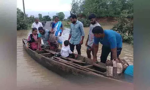 Telangana के सुदूर गांवों में गर्भवती महिलाओं को मानसून के जोखिम का सामना करना पड़ता