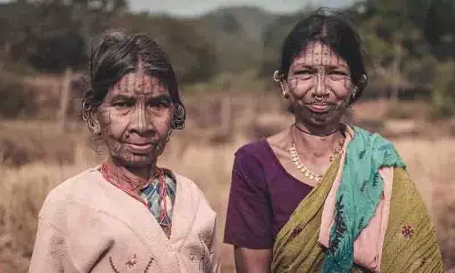 Bhadradri Kothagudem में भूमि अधिकार वापस पाने के लिए आदिवासियों ने 80 किमी की पैदल यात्रा की Bhadradri Kothagudem में भूमि अधिकार वापस पाने के लिए आदिवासियों ने 80 किमी की पैदल यात्रा की