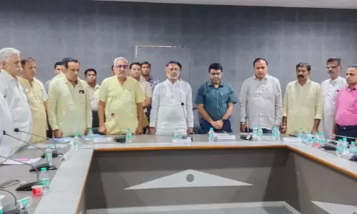 Jaipur: ऊर्जा विभाग के राज्यमंत्री हीरालाल नागर ने की विद्युत विभाग की समीक्षा Jaipur: ऊर्जा विभाग के राज्यमंत्री हीरालाल नागर ने की विद्युत विभाग की समीक्षा
