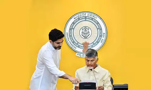 Andhra में नायडू सरकार का एक साल: चिंताओं के बीच प्रभावशाली कल्याणकारी योजनाएं Andhra में नायडू सरकार का एक साल: चिंताओं के बीच प्रभावशाली कल्याणकारी योजनाएं