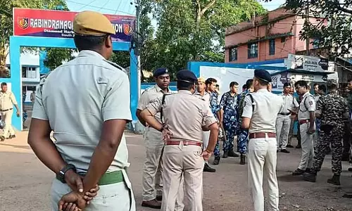 गुरुवार सुबह रवींद्रनगर में शांति, पुलिस का रूट मार्च जारी गुरुवार सुबह रवींद्रनगर में शांति, पुलिस का रूट मार्च जारी