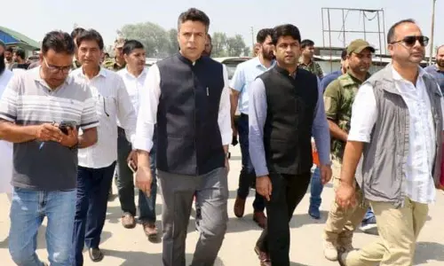 SANJY-2025: डीसी श्रीनगर ने यात्रा ट्रांजिट कैंप पंथा चौक का दौरा किया