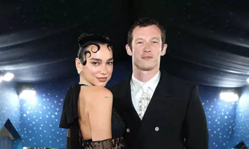 Dua Lipa ने अपने बॉयफ्रेंड कैलम टर्नर से सगाई की पुष्टि की Dua Lipa ने अपने बॉयफ्रेंड कैलम टर्नर से सगाई की पुष्टि की