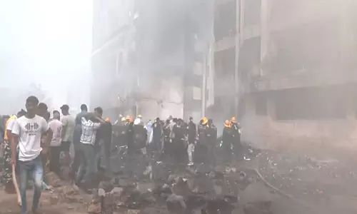 गुजरात हादसे पर इटली की PM मेलोनी और बांग्लादेश के यूनुस ने जताई संवेदना गुजरात हादसे पर इटली की PM मेलोनी और बांग्लादेश के यूनुस ने जताई संवेदना
