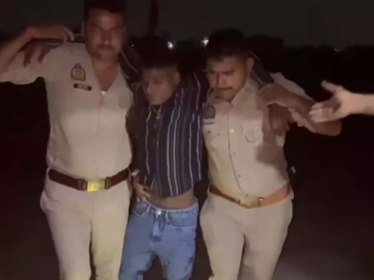 हाफ एनकाउंटर, कोर्ट से भागा आरोपी गिरफ्तार हाफ एनकाउंटर, कोर्ट से भागा आरोपी गिरफ्तार