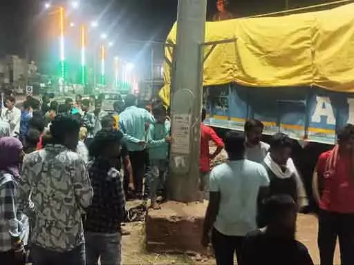 नवापारा में बड़ा हादसा, बेकाबू ट्रक का कहर नवापारा में बड़ा हादसा, बेकाबू ट्रक का कहर