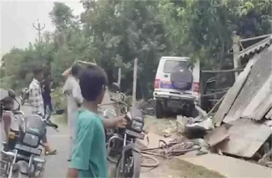 Muzaffarpur: तेज रफ्तार डायल 112 की गाड़ी ने दो स्कूली छात्राओं को कुचला, एक की मौत Muzaffarpur: तेज रफ्तार डायल 112 की गाड़ी ने दो स्कूली छात्राओं को कुचला, एक की मौत