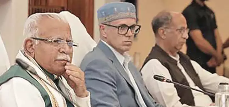 केंद्रीय मंत्री एमएल खट्टर और सीएम उमर ने जम्मू-कश्मीर में शहरी विकास योजनाओं की समीक्षा की केंद्रीय मंत्री एमएल खट्टर और सीएम उमर ने जम्मू-कश्मीर में शहरी विकास योजनाओं की समीक्षा की