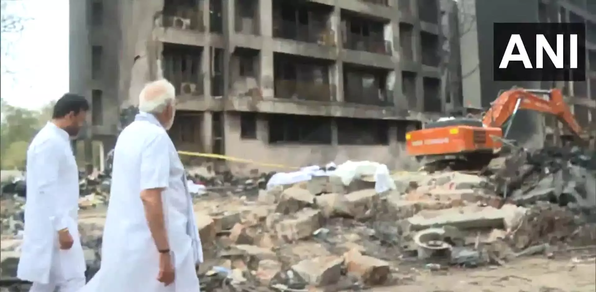 Plane Crash: एयर इंडिया विमान हादसे वाली जगह पर पहुंचे पीएम मोदी, VIDEO Plane Crash: एयर इंडिया विमान हादसे वाली जगह पर पहुंचे पीएम मोदी, VIDEO