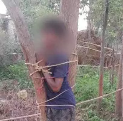 बच्चे को ग्रामीण ने जबरन पीटा, व्हाट्सग्रुप में वीडियो वायरल बच्चे को ग्रामीण ने जबरन पीटा, व्हाट्सग्रुप में वीडियो वायरल