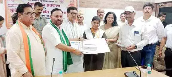 Muzaffarnagar: मेधावी छात्रों और खिलाड़ियों को मिला सम्मान, समारोह में दिखा उत्साह Muzaffarnagar: मेधावी छात्रों और खिलाड़ियों को मिला सम्मान, समारोह में दिखा उत्साह
