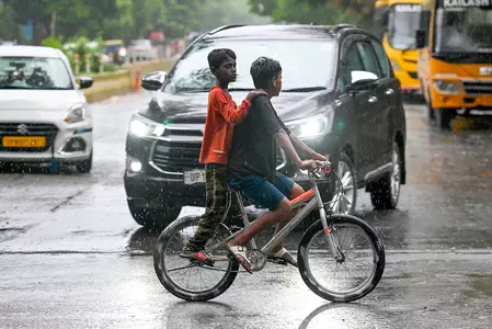 उत्तर भारत में भीषण गर्मी को लेकर ऑरेंज अलर्ट जारी, 14 जून से बदलेगा मौसम का मिजाज उत्तर भारत में भीषण गर्मी को लेकर ऑरेंज अलर्ट जारी, 14 जून से बदलेगा मौसम का मिजाज
