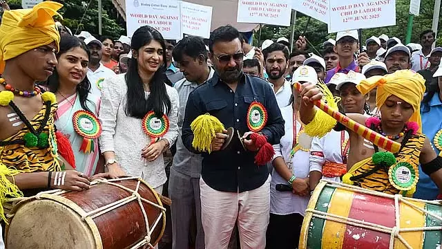 बाल श्रम उन्मूलन के लिए जनता को सरकार के साथ हाथ मिलाना चाहिए: Santosh Lad बाल श्रम उन्मूलन के लिए जनता को सरकार के साथ हाथ मिलाना चाहिए: Santosh Lad